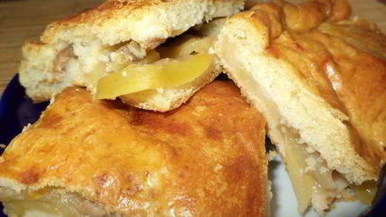 Рецепт Пирога с бананами и яблоками из необычного дрожжевого теста