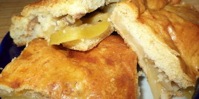 Рецепт пирога с бананами и яблоками из необычного дрожжевого теста