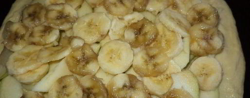 Шаг 11: пирога с бананами и яблоками из необычного дрожжевого теста