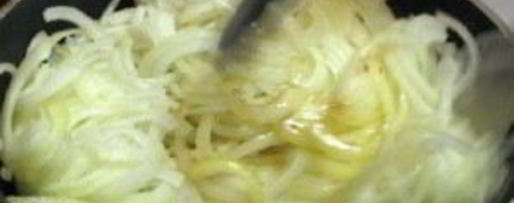 Шаг 3: пирога с беконом и луком