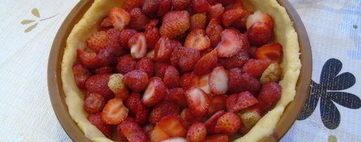 Шаг 6: пирог с клубникой