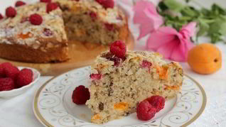 Рецепт Пирога с малиной, абрикосами и орехами