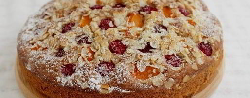 Шаг 8: пирога с малиной, абрикосами и орехами