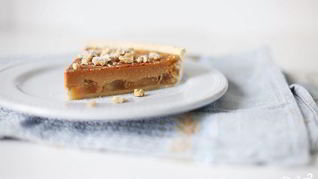 Рецепт Пирога с вареной сгущенкой и яблоками