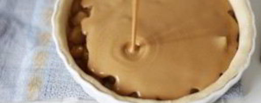 Шаг 7: пирога с вареной сгущенкой и яблоками