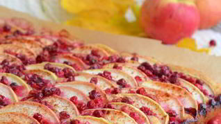 Рецепт Пирога с яблоками и брусникой