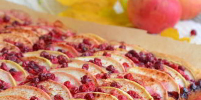 Рецепт пирога с яблоками и брусникой