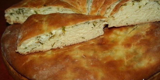 Рецепт пирогов с тремя видами сыра, чесноком и зеленью