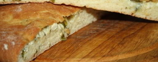 Шаг 11: пирогов с тремя видами сыра, чесноком и зеленью