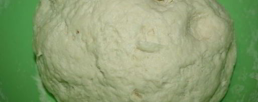 Шаг 3: пирогов с тремя видами сыра, чесноком и зеленью