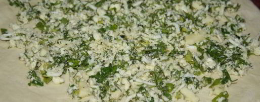 Шаг 5: пирогов с тремя видами сыра, чесноком и зеленью