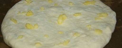 Шаг 8: пирогов с тремя видами сыра, чесноком и зеленью