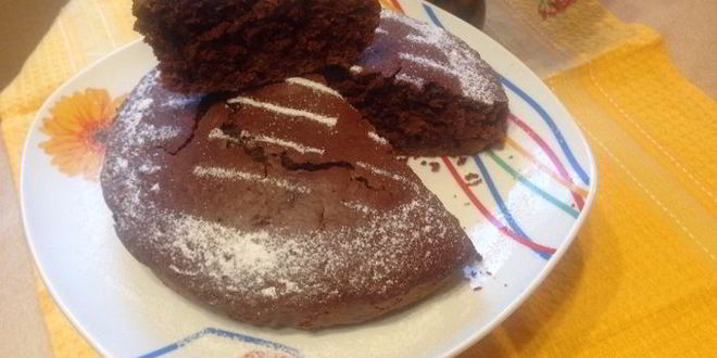 Рецепт простого шоколадного пирога из кислого молока