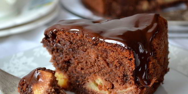 Рецепт шоколадного пирога с яблоками