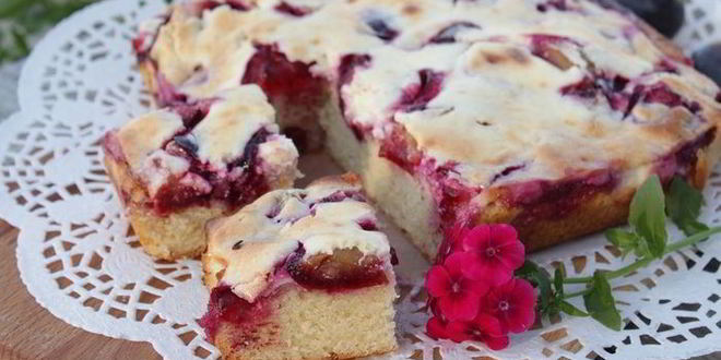 Рецепт сливочного пирога со сливовой начинкой