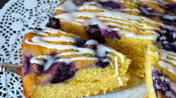 Рецепт Виноградного пирога к чаю, покрытый ванильной глазурью