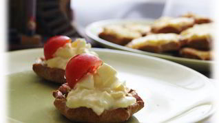 Рецепт Карельских пирожков с картошкой и яичным соусом