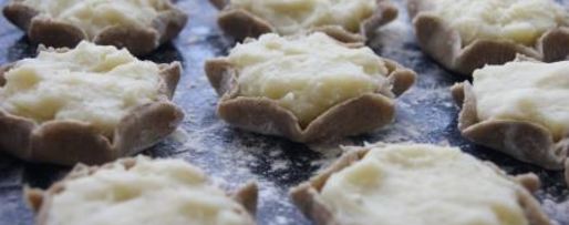 Шаг 4: карельских пирожков с картошкой и яичным соусом