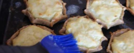 Шаг 5: карельских пирожков с картошкой и яичным соусом