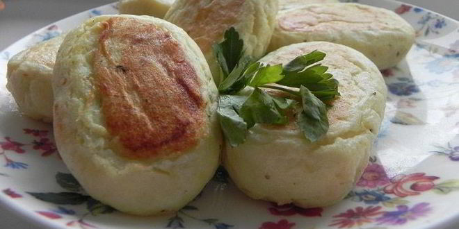 Рецепт картофельно-творожных пирожки с зеленью и яйцом