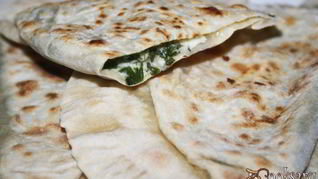 Рецепт Кутабов с креветками, сыром и зеленью