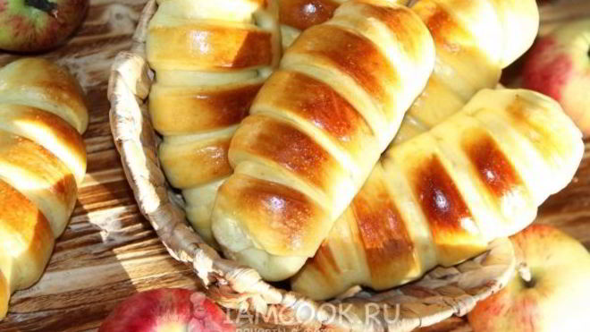 Рецепт Пирожков из дрожжевого теста с яблоками и повидлом