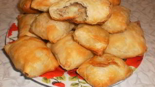 Рецепт Пирожков из слоеного теста с грибами и картошкой