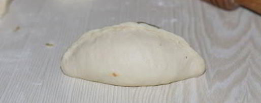 Шаг 22: пирожков с квашеной капустой и белыми грибами