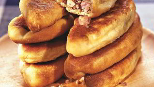 Рецепт Пирожков с квашеной капустой и утиными шкварками