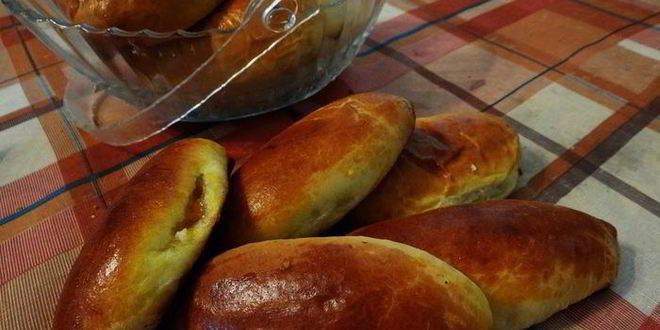 Рецепт сладких печеных пирожков с абрикосами