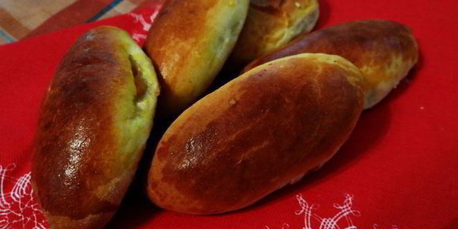 Рецепт сладких печеных пирожков с абрикосами