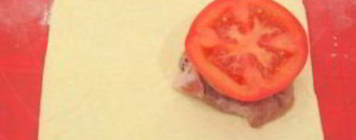 Шаг 6: слоеных пирожков с мясом и помидорами