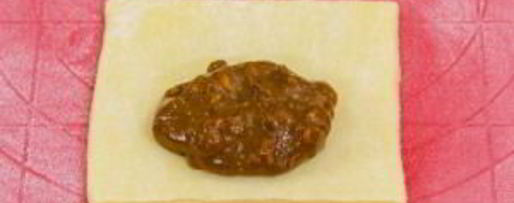 Шаг 4: слоеных пирожков с орехами и вареной сгущенкой