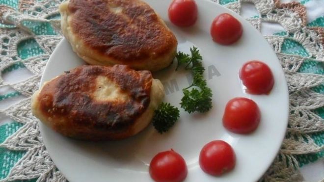 Рецепт Жареных дрожжевых пирожков с рисом яйцом и луком