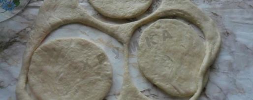 Шаг 4: жареных дрожжевых пирожков с рисом яйцом и луком