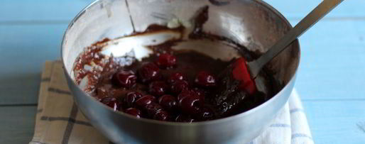 Шаг 4: брауни с вишней и шоколадом