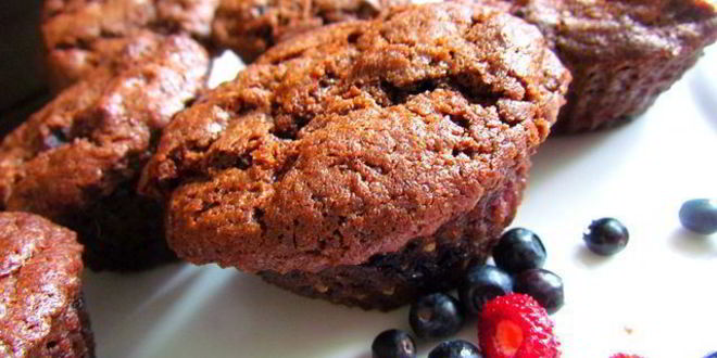 Рецепт брауни с земляникой и черникой