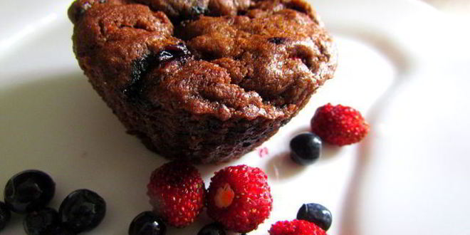 Рецепт брауни с земляникой и черникой