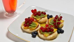 Рецепт Карамельных пирожных с фруктами