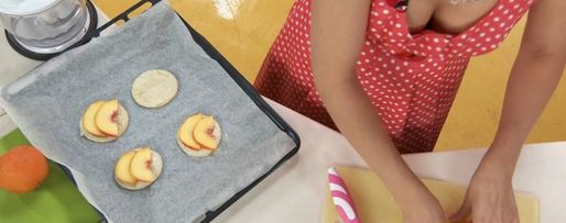 Шаг 2: карамельных пирожных с фруктами