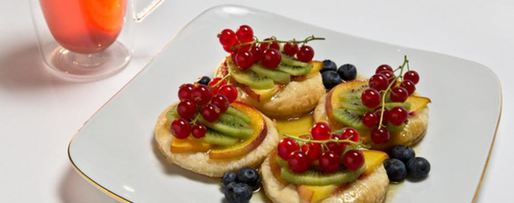 Шаг 7: карамельных пирожных с фруктами