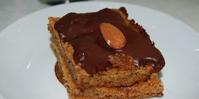 Рецепт миндальных пирожных в шоколадной глазури