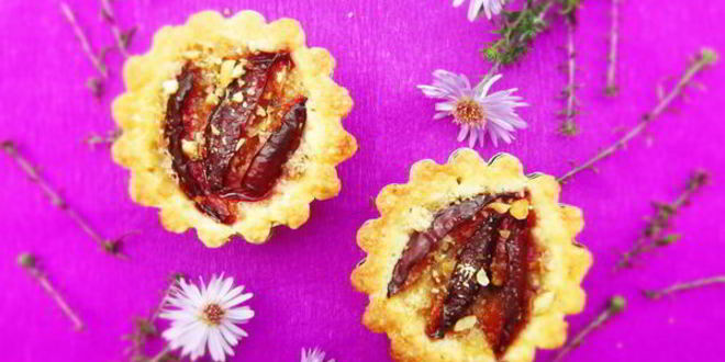 Рецепт пирожного корзинка с орехами и сливами