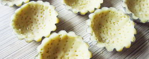 Шаг 5: пирожного корзинка с орехами и сливами