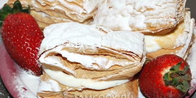 Рецепт пирожных из слоеного теста со взбитыми сливками