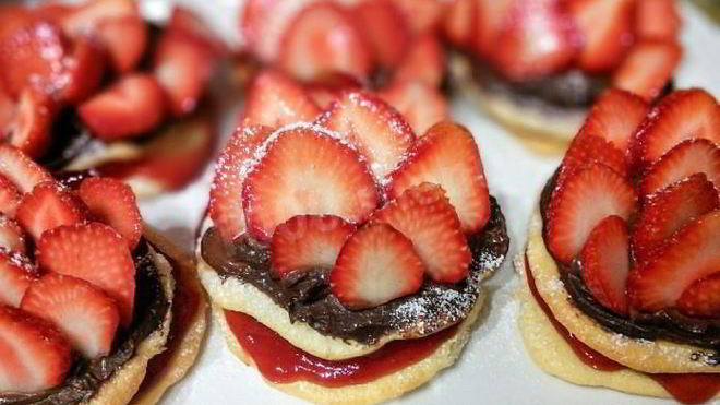 Рецепт Пирожных Клубничных мини-тортиков