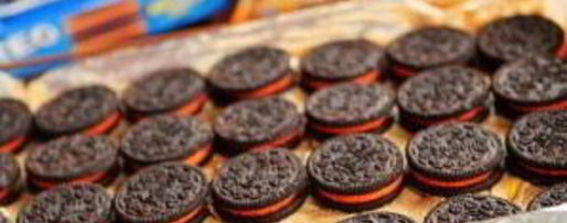 Шаг 2: пирожных с шоколадными печеньями и m&m's