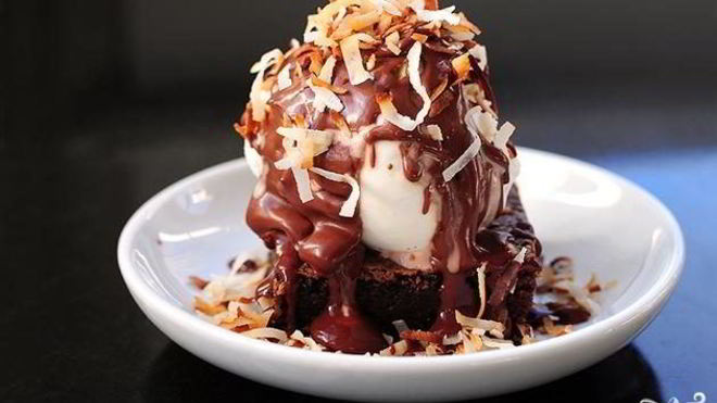 Рецепт Шоколадных пирожных с теплым шоколадным соусом