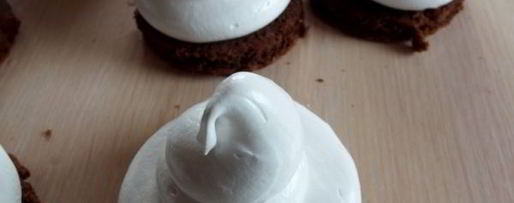 Шаг 26: зефирного пирожного с малиновым конфи