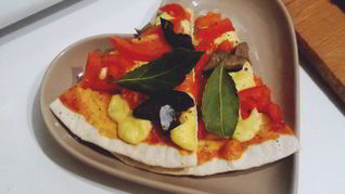 Рецепт Пиццы на бездрожжевом тесте с белыми маринованными грибами и гаудой